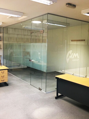 glass partition in dubai